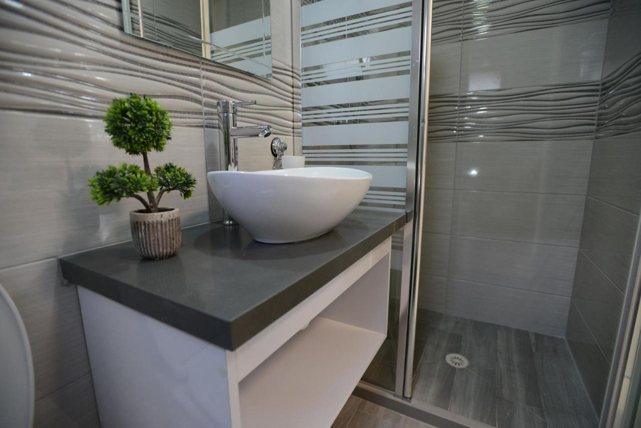 Olga Beach Apartment 28 Haifa Exterior photo